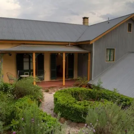 Tizzana Winery Bed And Breakfast-3